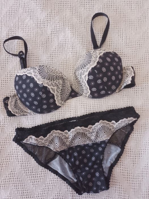 Набор нижнего белья трусы лифчик бюстгалтер