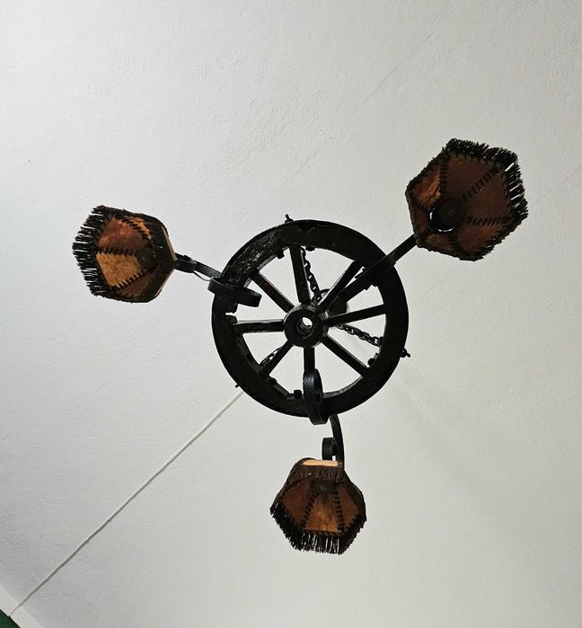 Candeeiro de teto antigo com roda suspensa - Antiguidade