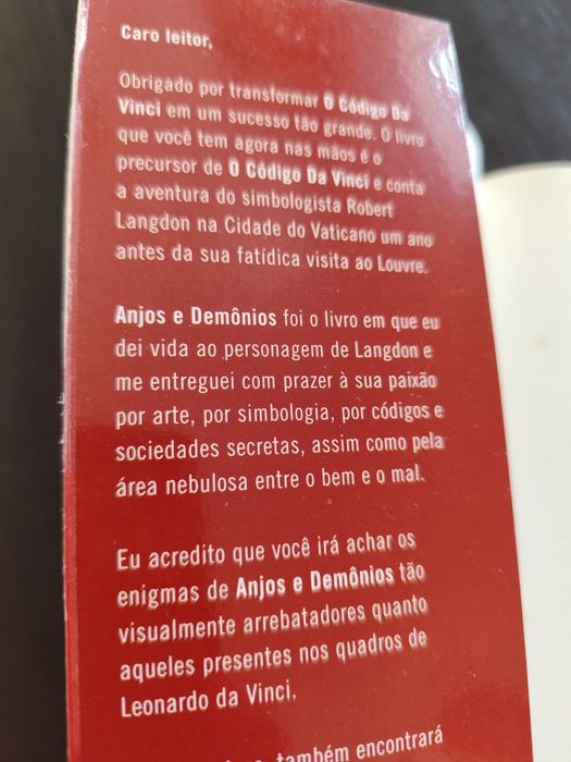 Livro: Anjos e Demônios de Dan Brown (Português do Brasil)
