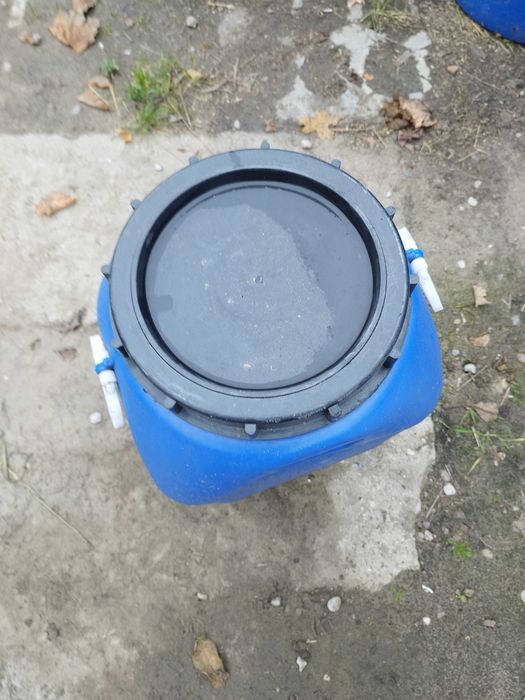 Beczki z uchwytami 60l