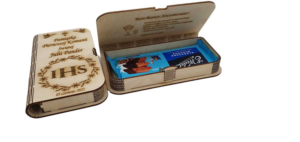 Personalizowane Pudełko komunijne na pieniądze z drewna