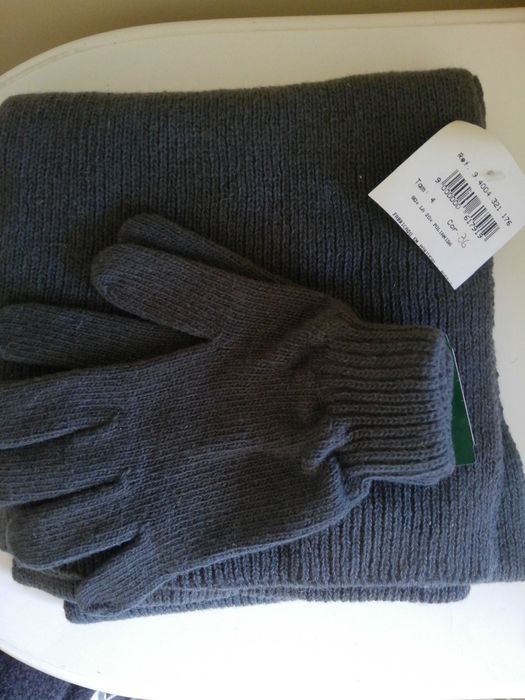 Cachecol+par de luvas cinzentos