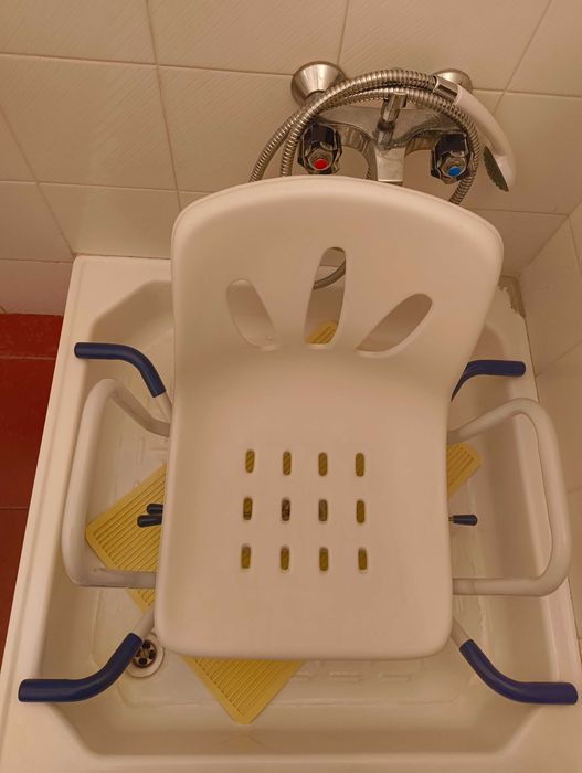 Cadeira de banho giratória para banheira, como nova.