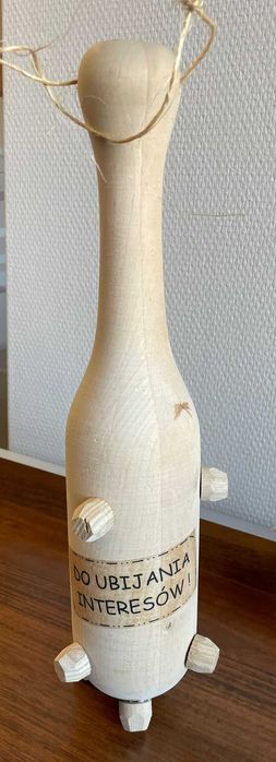 Drewniany gadżet dekoracyjny maczuga "Do ubijania interesów"