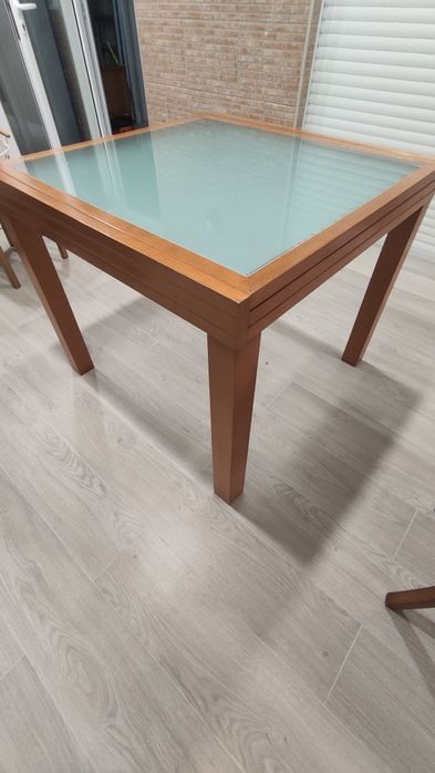 Mesa de sala de jantar usada