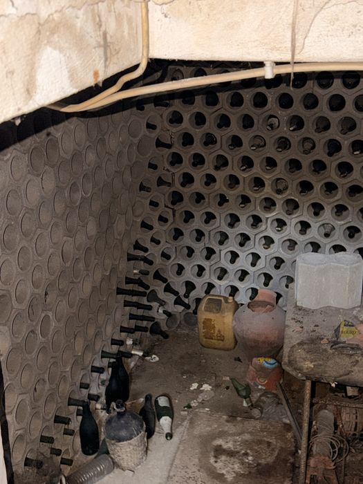 Garrafas de champanhe e vinho515222497175152642