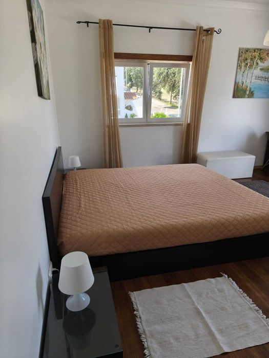 Quarto suite em Alcobaça com closet e WC privado