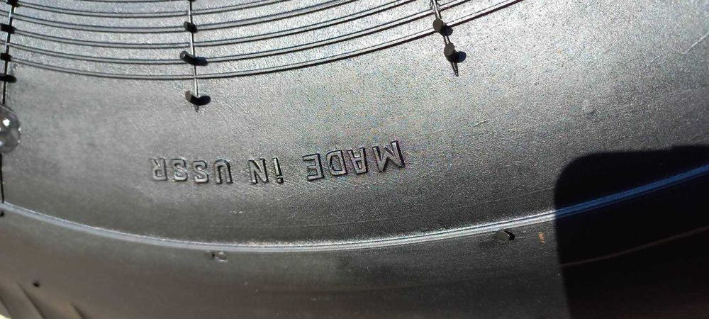 Нова оригінальна шина Я-201 на ГАЗ-13 Чайка.