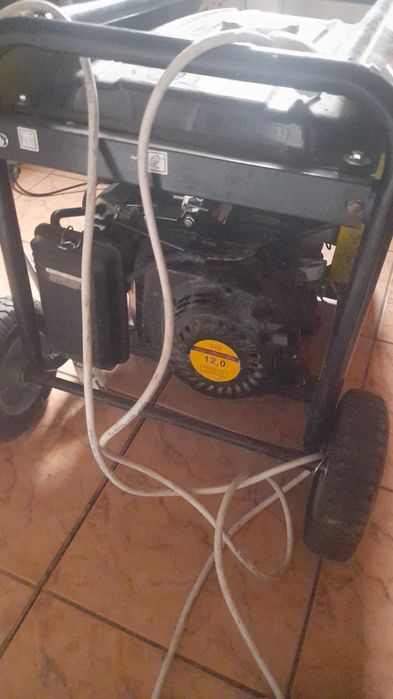 Продам бензиновий генератор