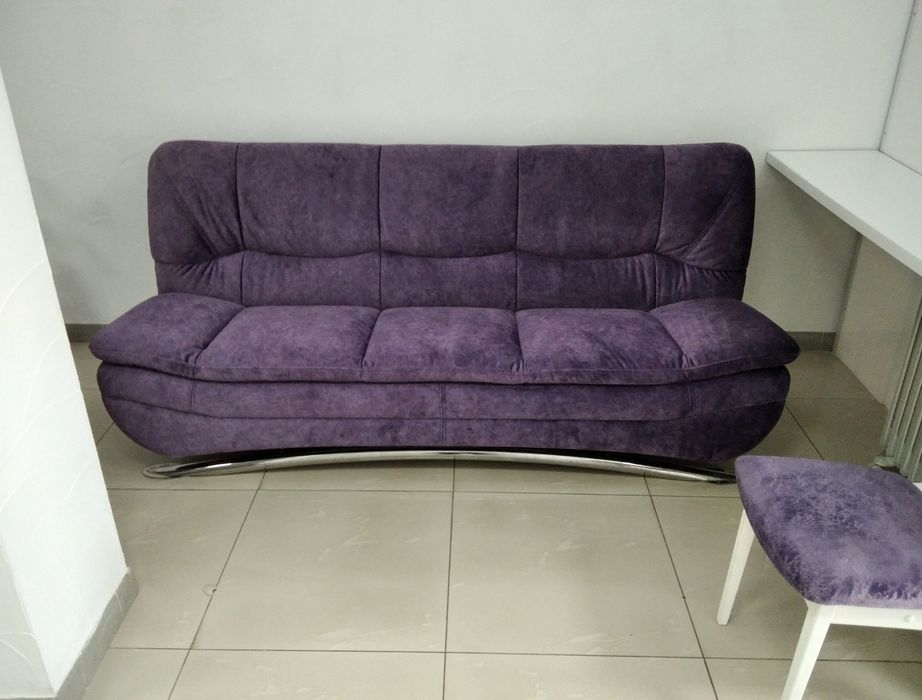 Перетяжка, заміна тканини, ремонт м'яких меблів.