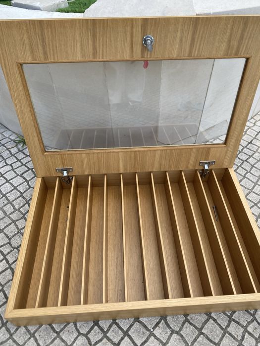Expositor de tabaco de madeira