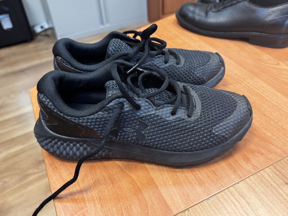 Buty sportowe chłopięce 37 under armour