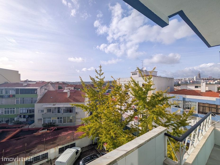 T3 Almada com Varanda