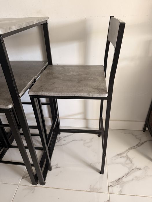 Mesa com 4 cadeiras