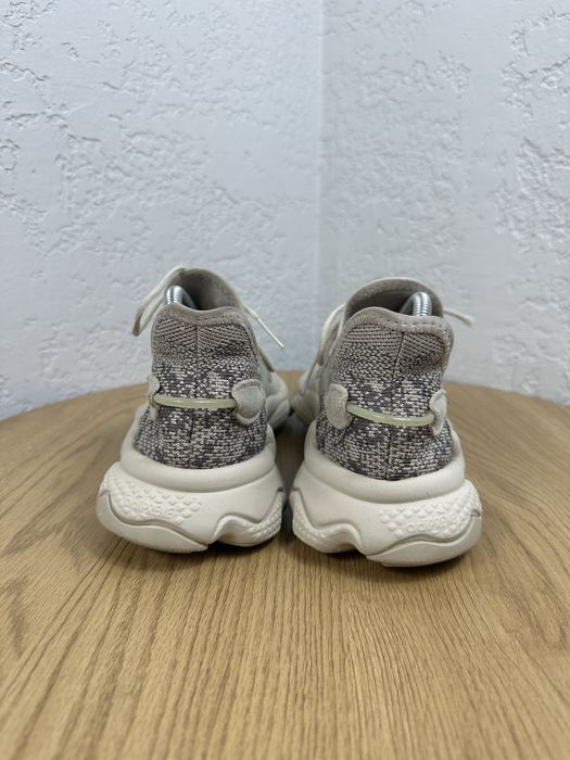 Жіночі кросівки Adidas ozweego