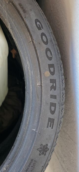 Goodride 225/40/18