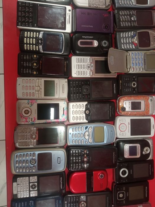 Лот телефонів Sony Ericsson