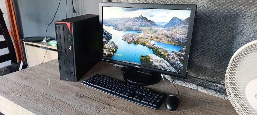 Szybki Komputer Intel i7, 8x3,40GHz, z Dużym Monitorem,  zadbany , pełen Komplet
