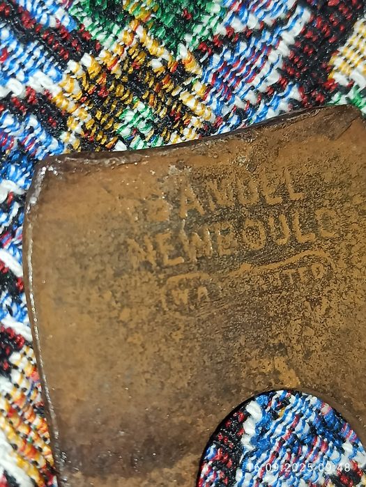 Столярний інструмент із старовинним клеймом.