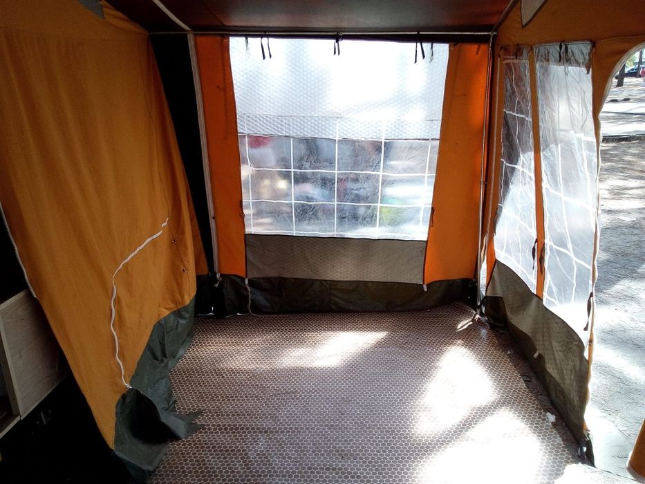 Tenda atrelado com dois quartos