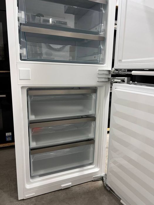 Вбудований холодильник Miele KFN 7744 C