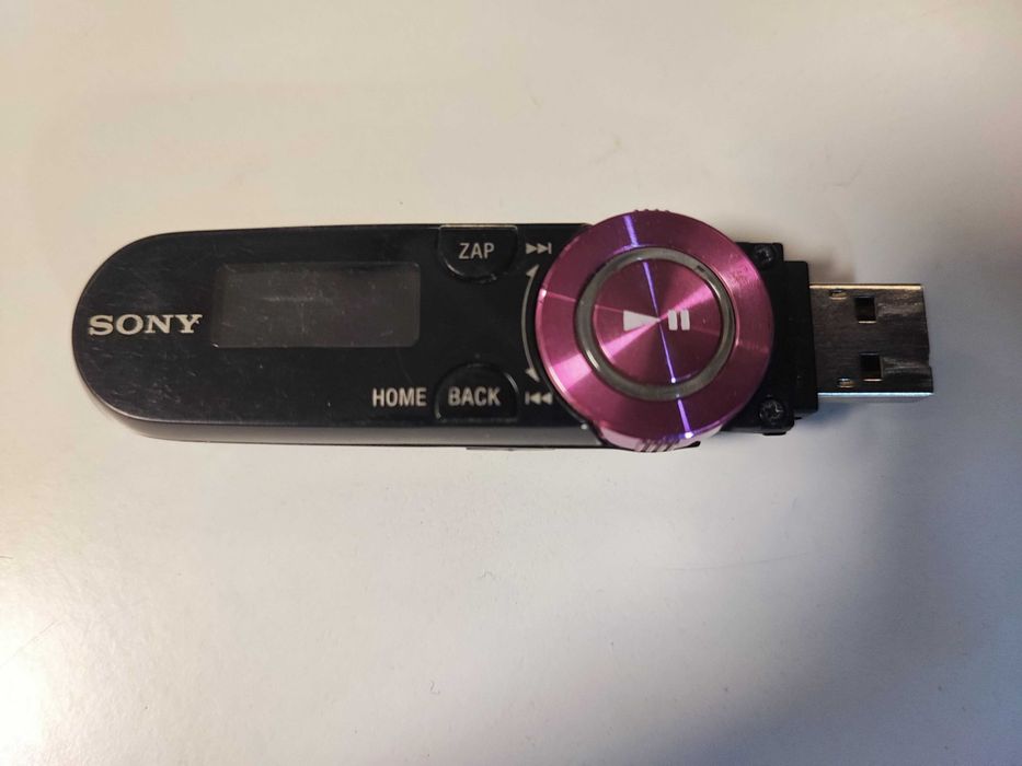 MP3 плеер Sony Walkman NWZ-B152F 2GB Red отличное состояние