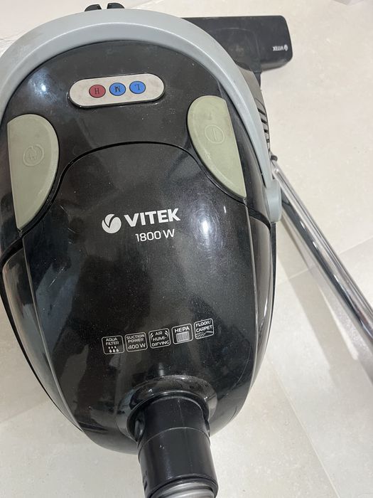 Пилосос Vitek 1800W з аквафільтром