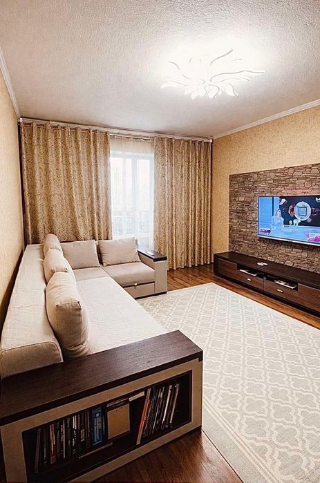 Продам 2к. квартиру Проспект Красной калины 35 .