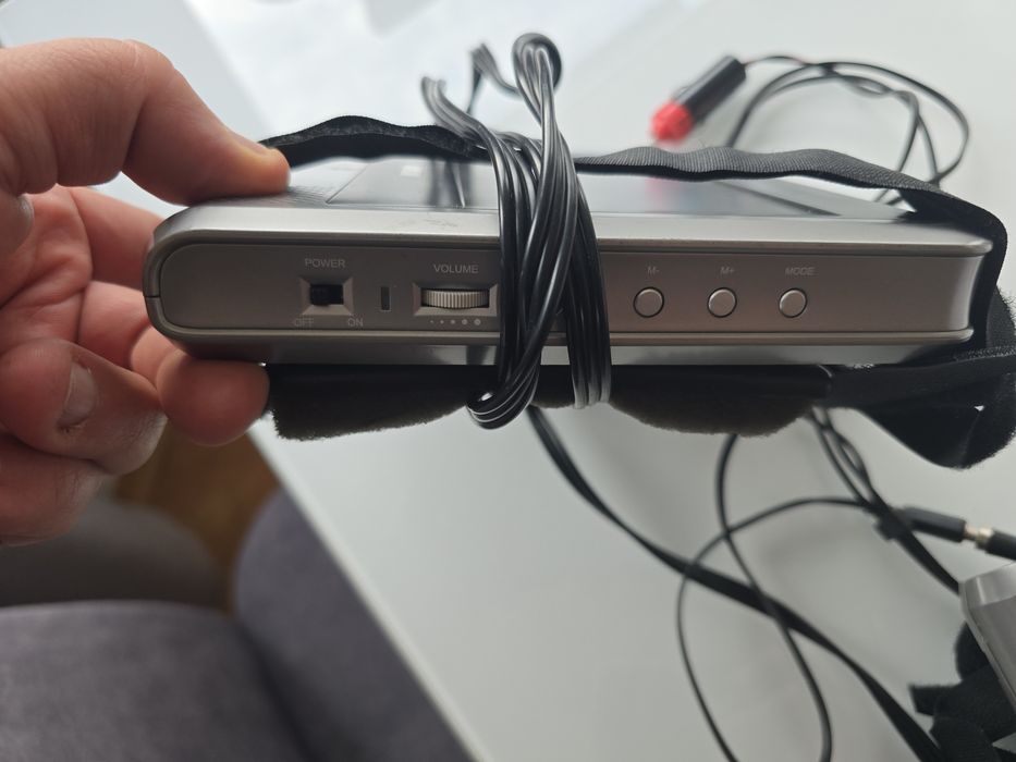 Dvd  z usb do auta 2 monitory