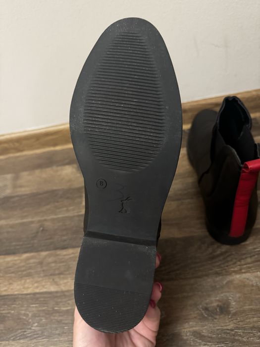 Ботинки стильні та зручні 40 р.