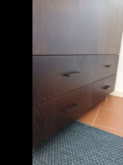 Aparador / louceiro / armário com muita arrumação