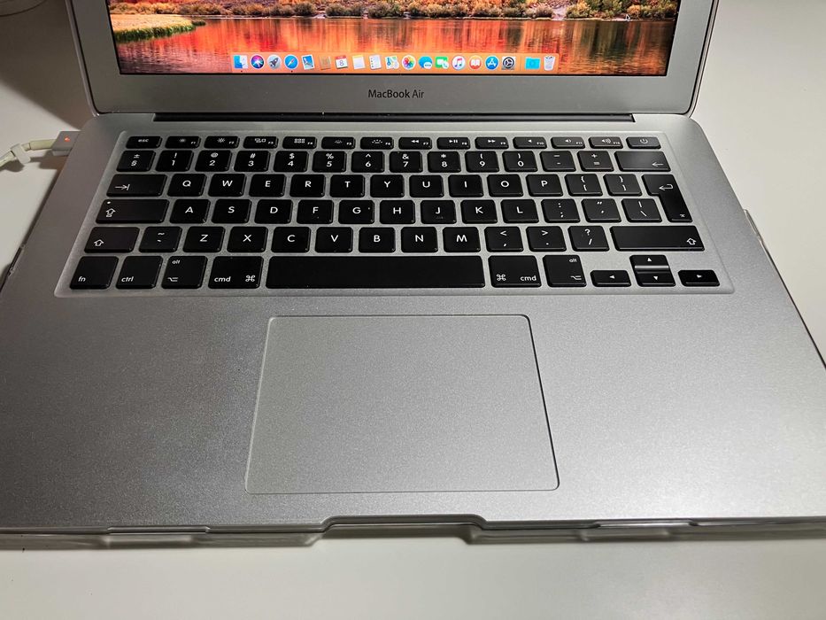 Apple MacBook Air (13-inch 2017) A1466 EMC 3178 8GB RAM 256 GB SSD Intel Core i7 2,2 GHz