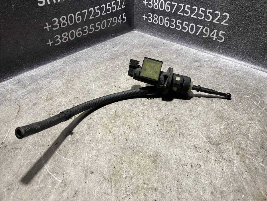 Датчик положення педалі зчеплення жабка VW Passat B7 1K0927810D