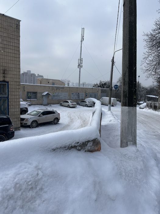 Нежитлова комерційна будівля