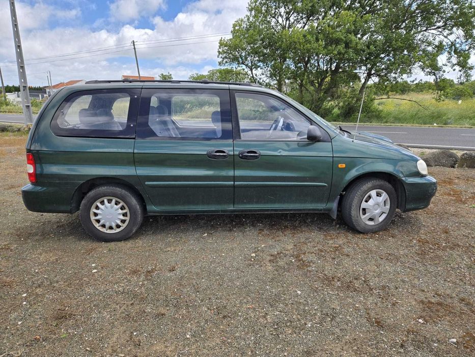 Kia Carnival 7 lugares - 2001