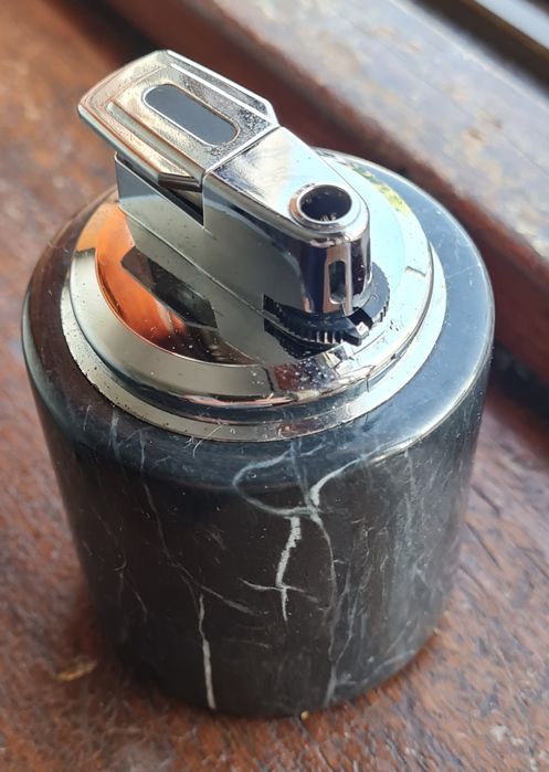 Isqueiro de mesa Mármore Onix preto d6 X h8 cms