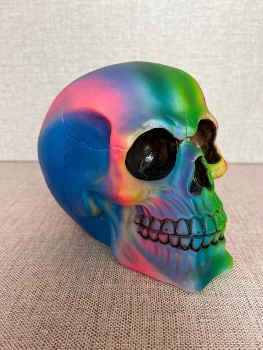Crânio Decorativo Psicadélico Arco-íris