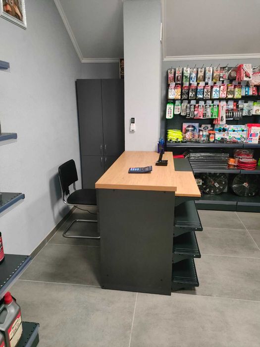 Стелажі, каси, холодильники в магазин. Гранти на торгове обладнання