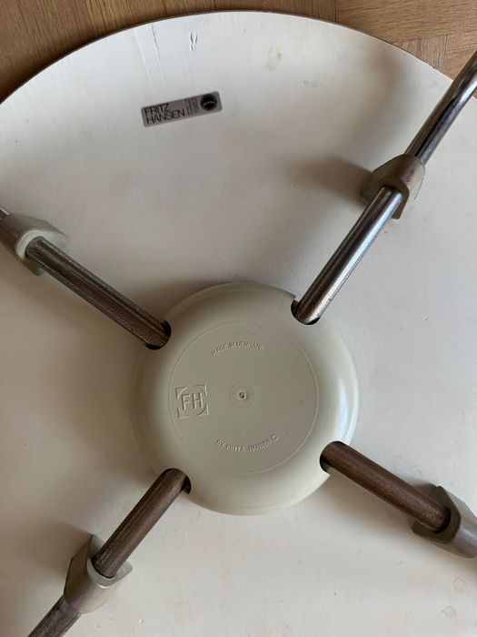2xKrzesło Series 7 (Model 3107) Arne Jacobsen dla Fritz Hansen – Klasyk Designu