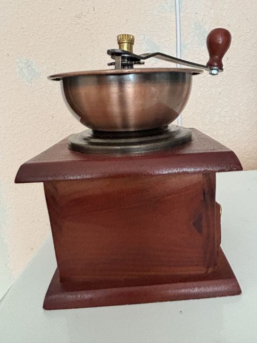 Ручная Кофемолка в ретростиле