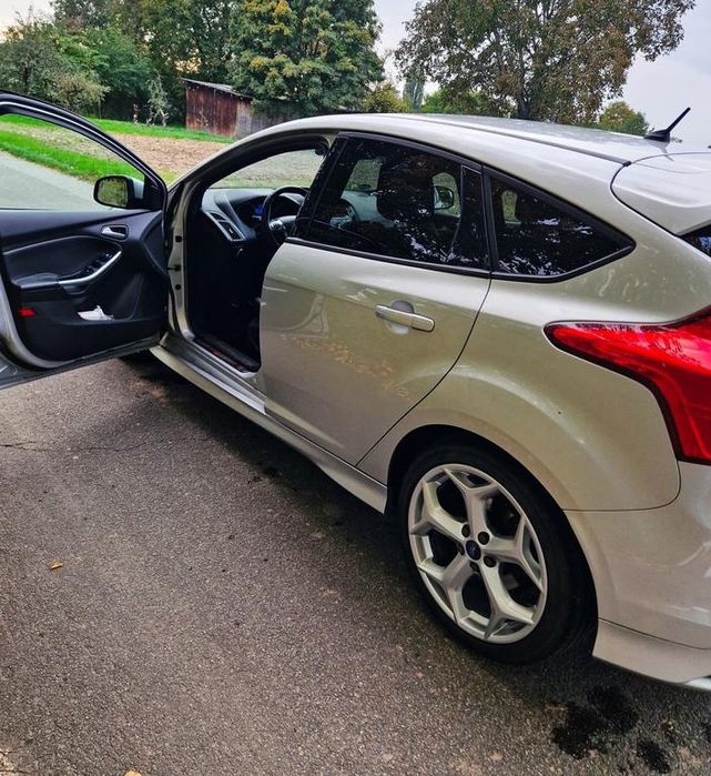 Ford Focus 2.0 ST Ecoboost 250cv c/ novo