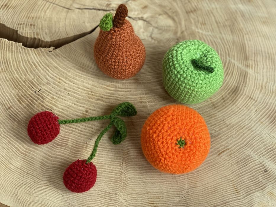 Zestaw warzyw i owoców montessori szydełkowe