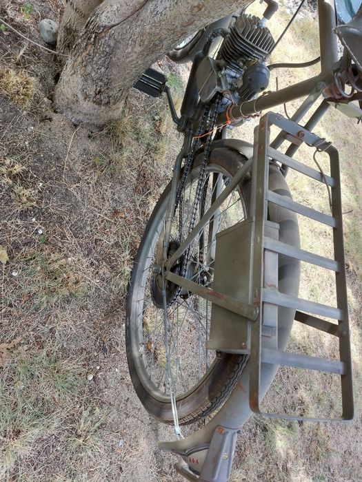 Szwedzki rower wojskowy Monark M104A z silnikiem spalinowym