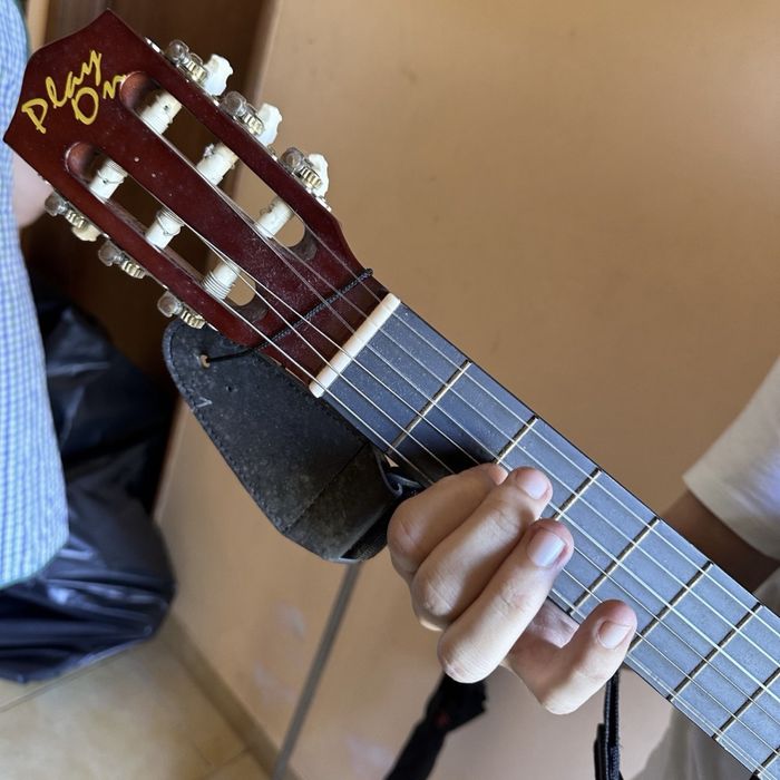 Guitarra Play On