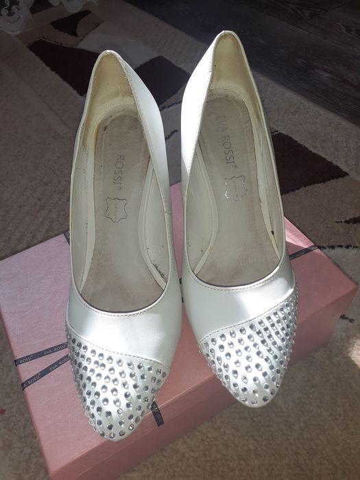 Продам туфлі весільні