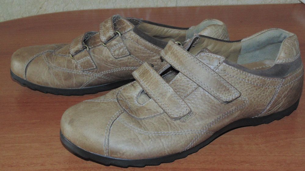 Продам кроссовки ECCO 40 размера + подарок мокасины Оригинал