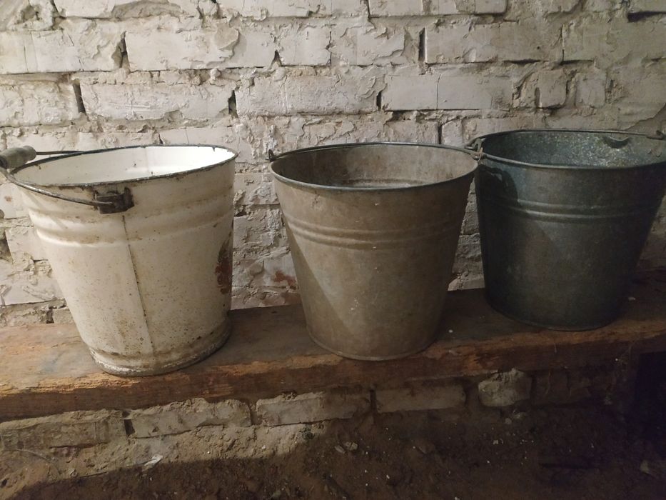 Контейнер пищевой.Кастрюля 2.5 л.Ведра оцинкованные