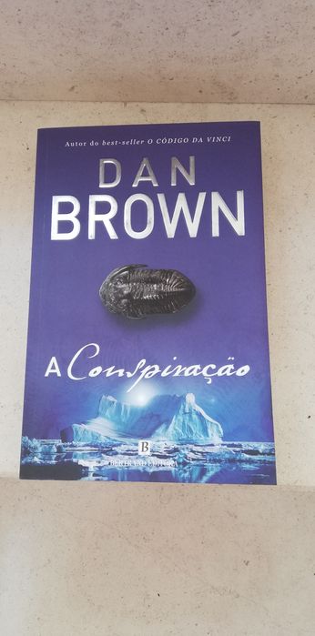 Vários livros do Dan Brown