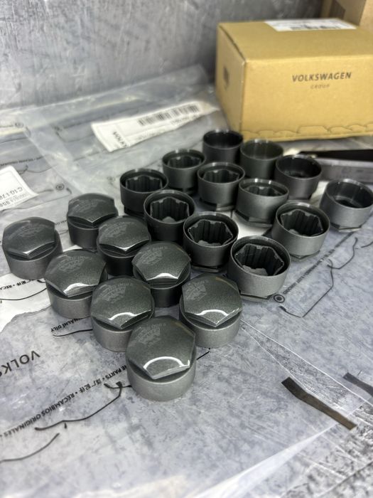 Ковпачки на болти Audi Ауді 17MM original 4M0-601-173-A