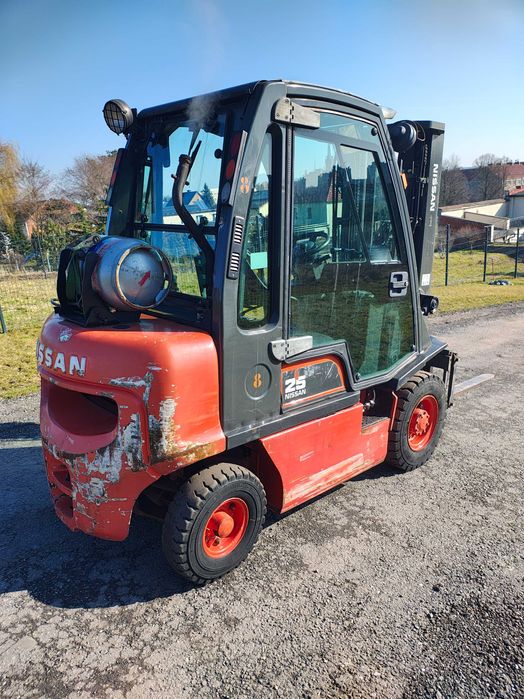 Wózek widłowy Nissan 2.5 tony